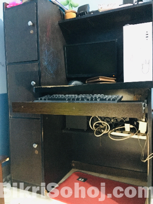 কম্পিউটার টেবিল